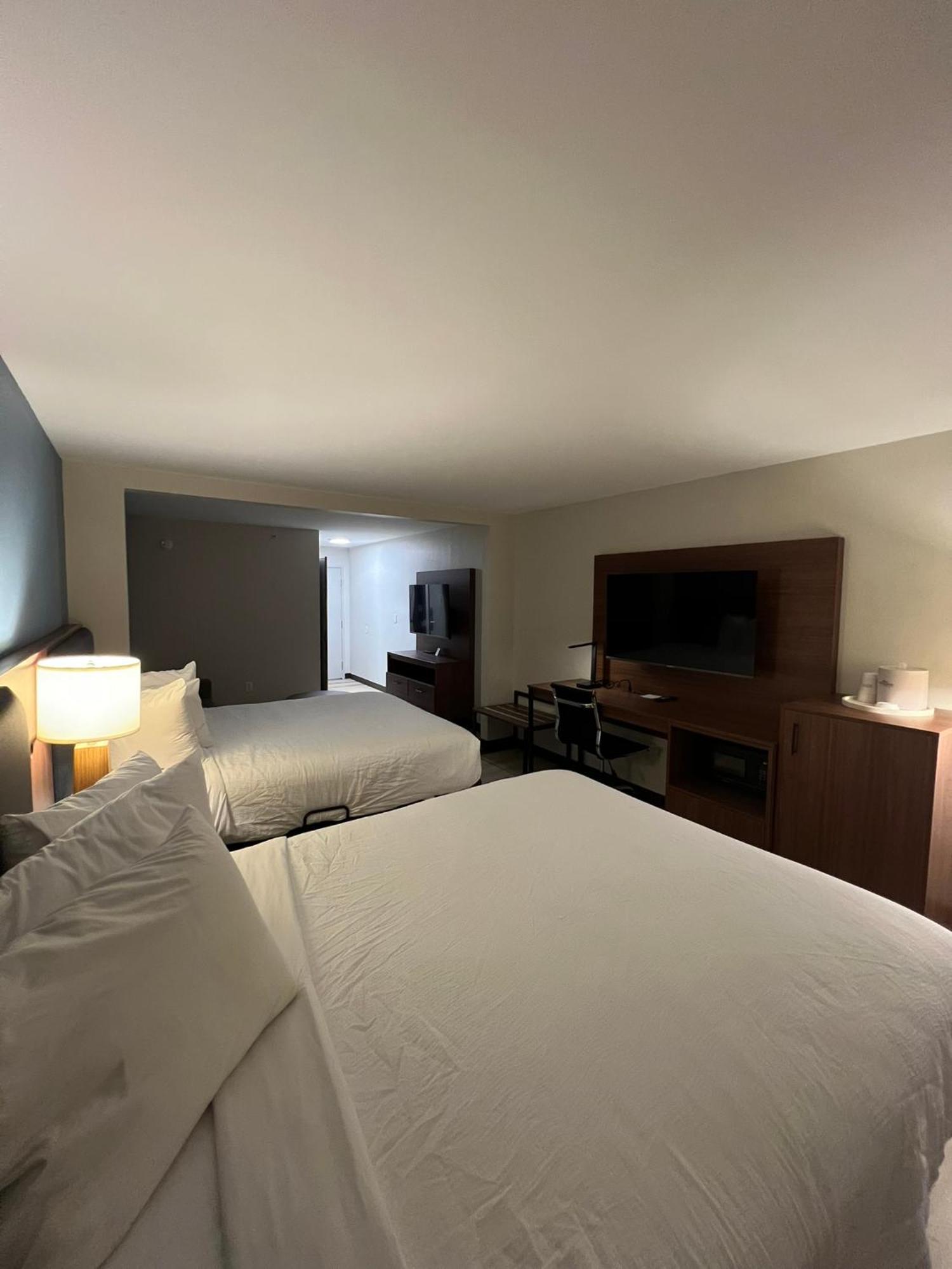 Wingate By Wyndham Dublin Near Claytor Lake State Park Екстериор снимка