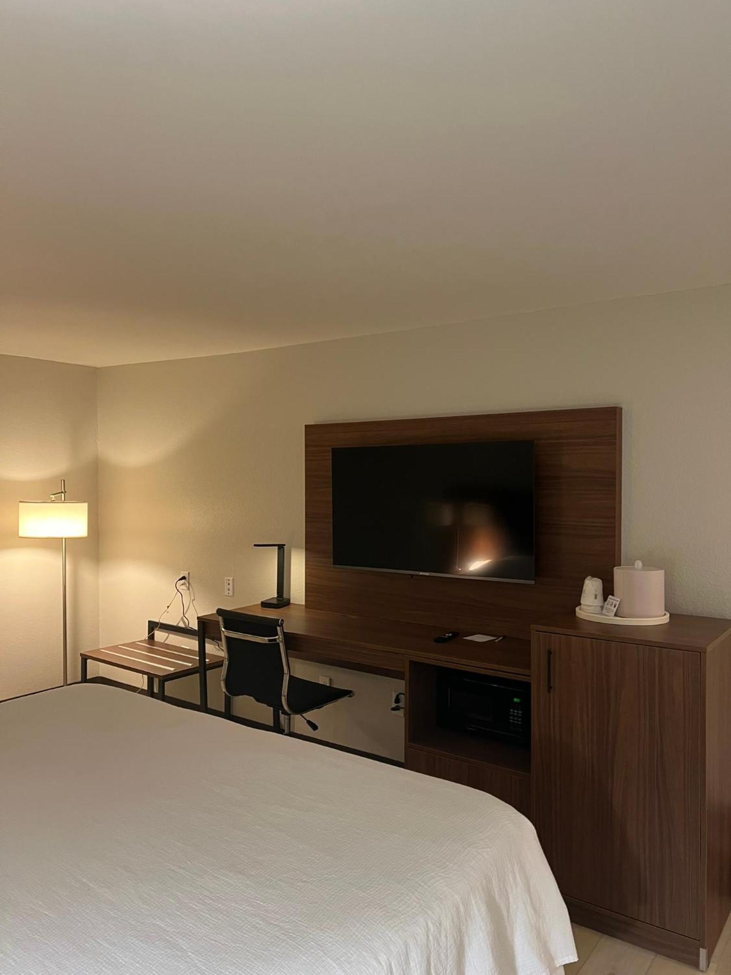 Wingate By Wyndham Dublin Near Claytor Lake State Park Екстериор снимка