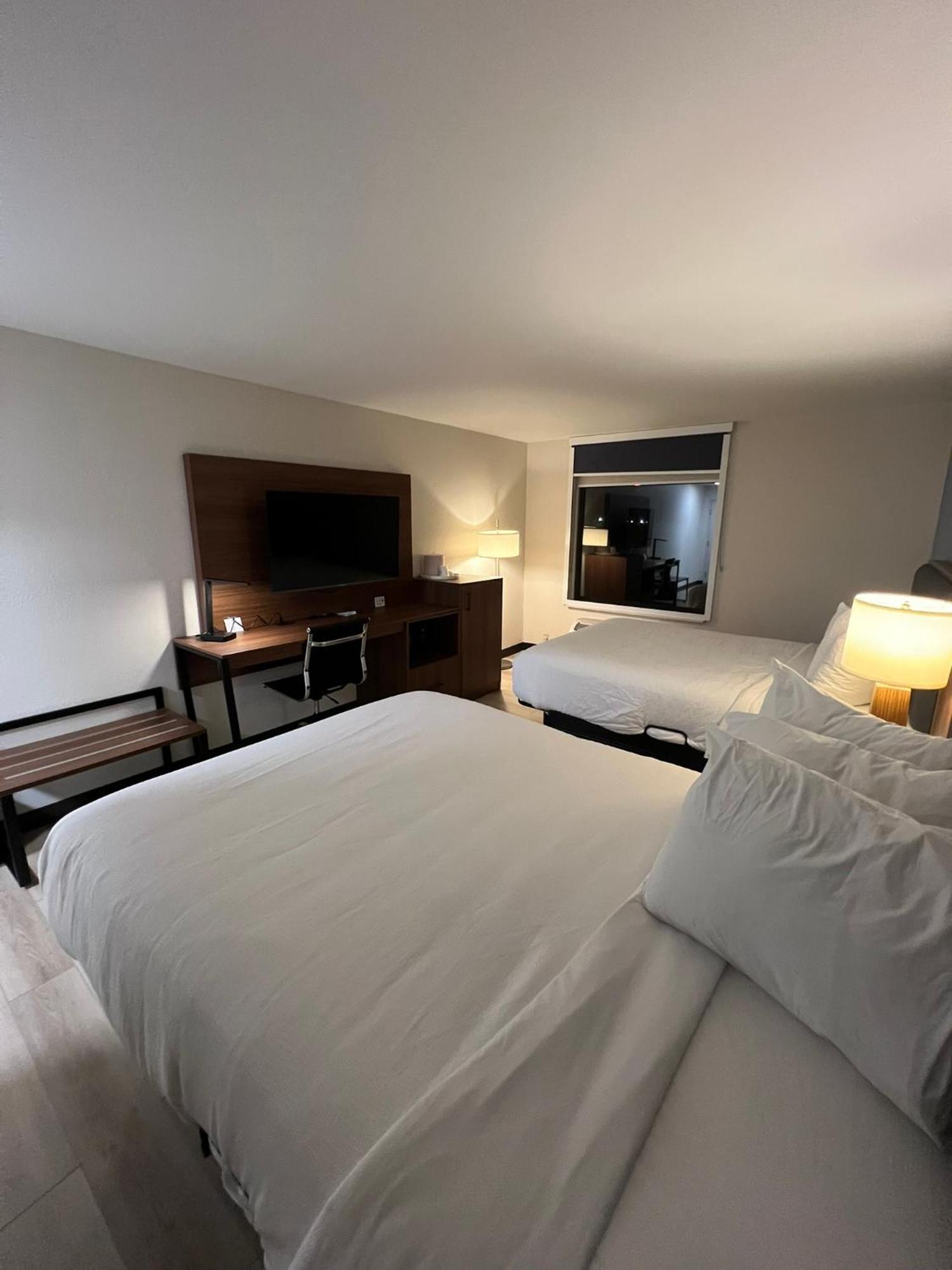 Wingate By Wyndham Dublin Near Claytor Lake State Park Екстериор снимка