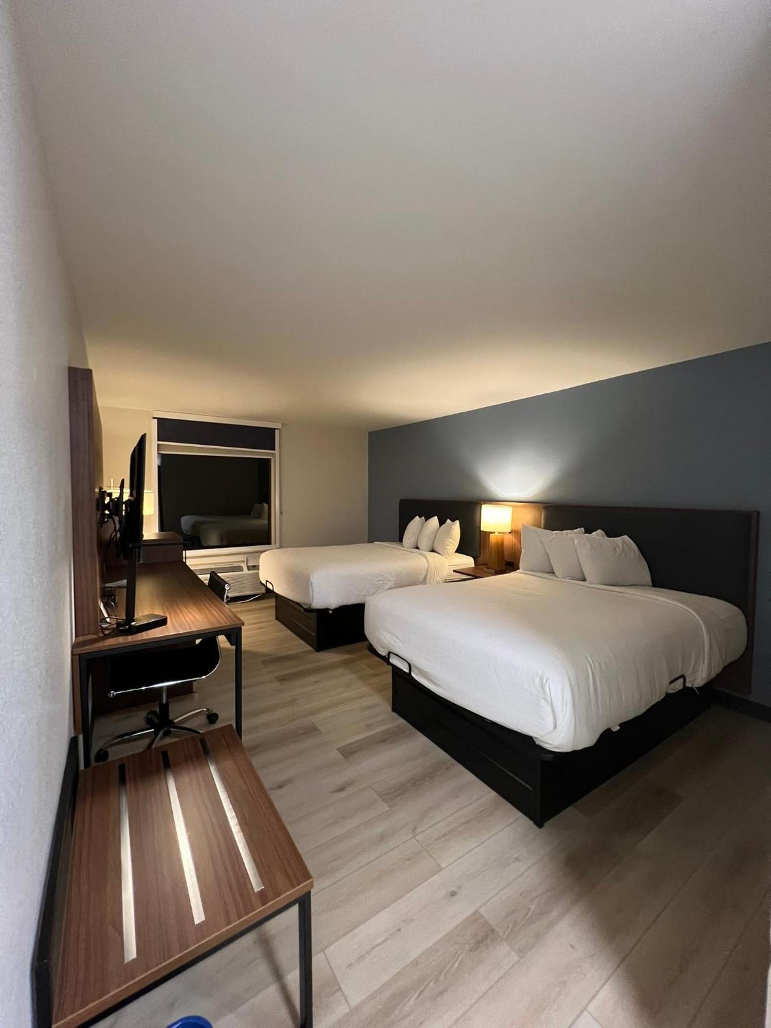 Wingate By Wyndham Dublin Near Claytor Lake State Park Екстериор снимка